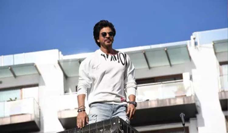 সপরিবারে নিজ বাড়ি ‘মান্নাত’ ছাড়ছেন শাহরুখ